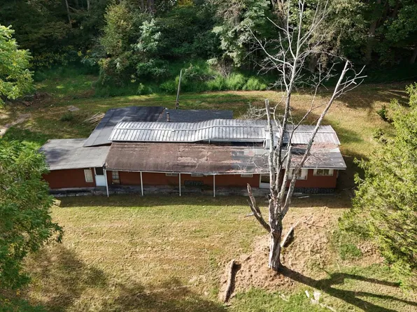 2066 Point Marion Rd, Morgantown, WV 26508