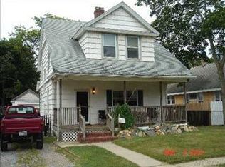 95 Hyde Park Ave, Bay Shore, NY 11706