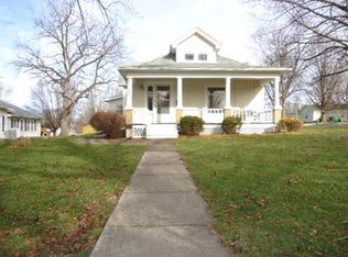 209 E Washington St, Mount Sterling, IL 62353