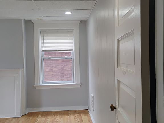 5th image of 330 S Graham St