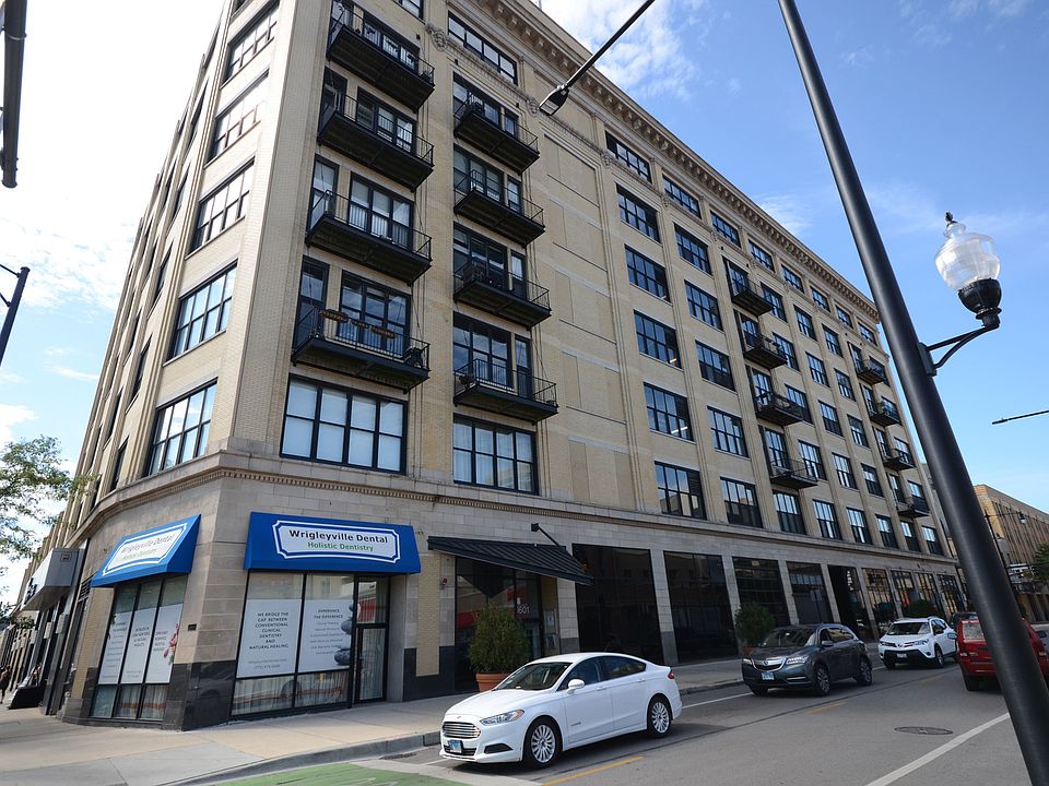 1st image of 1601 W School St APT 303
