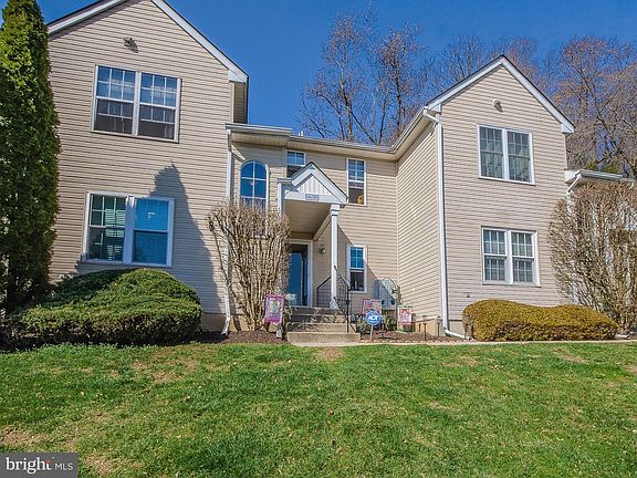 2nd image of 297 Wexford Ct