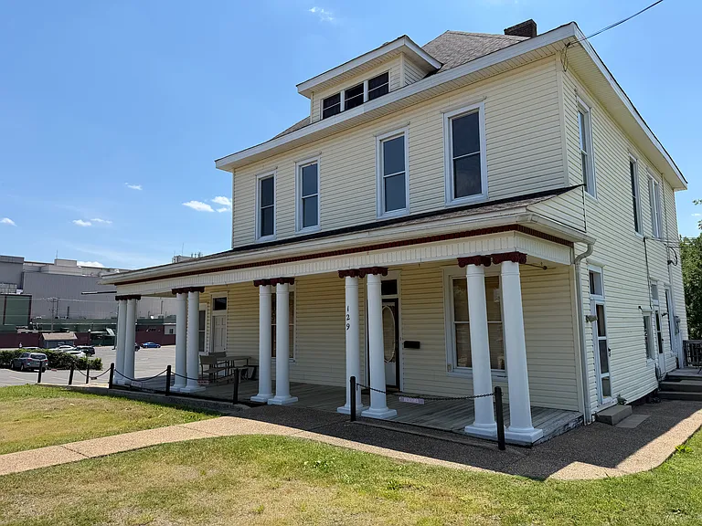 139 Henderson St — Photo 10
