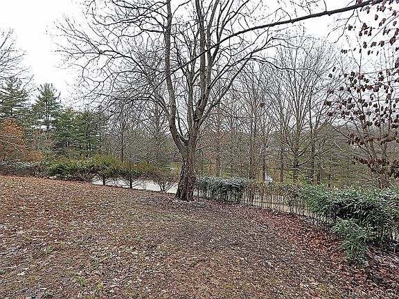 4th image of 2756 Oakshire Cir