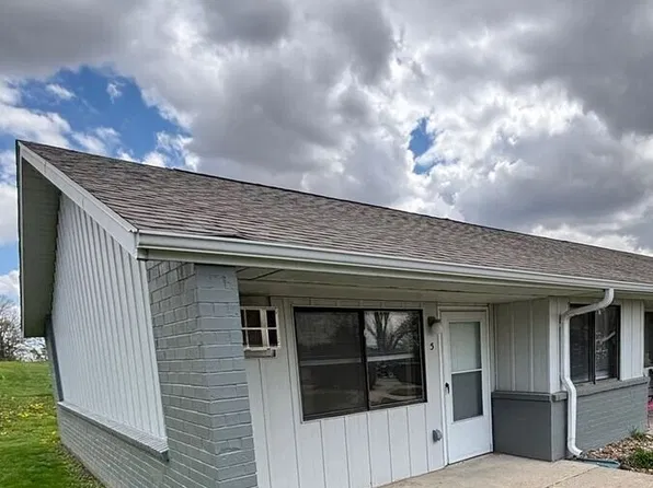 805 3rd Ave SW #5, State Center, IA 50247