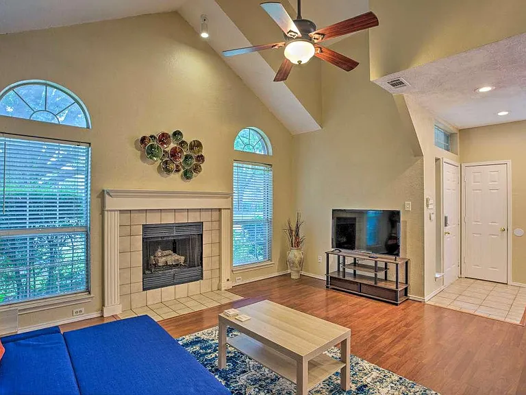 544 Raintree Cir — Photo 6
