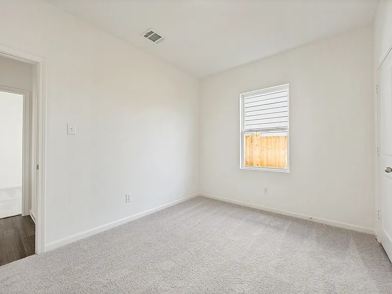 525 Cherry Ln — Photo 16