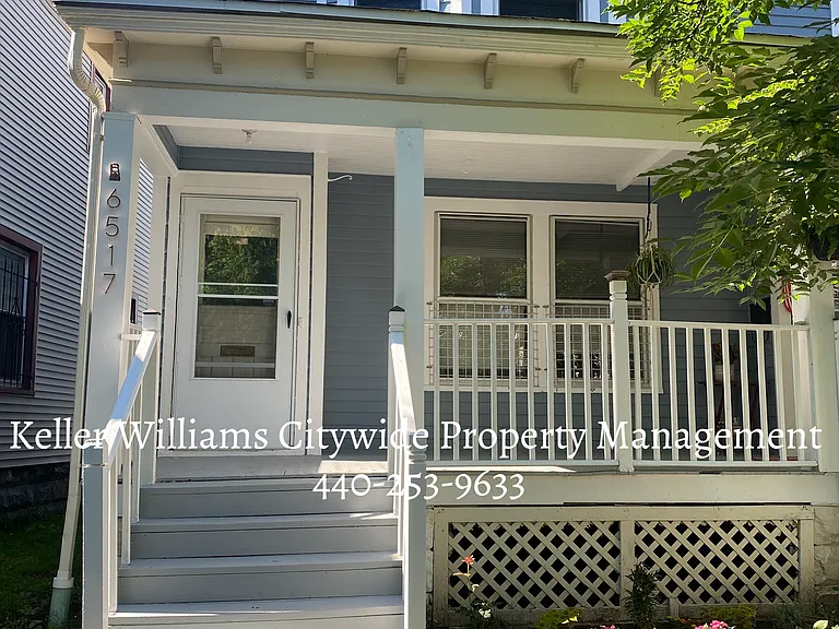 2 bedroom 1 bath up unit in Gordon Square — Photo 2