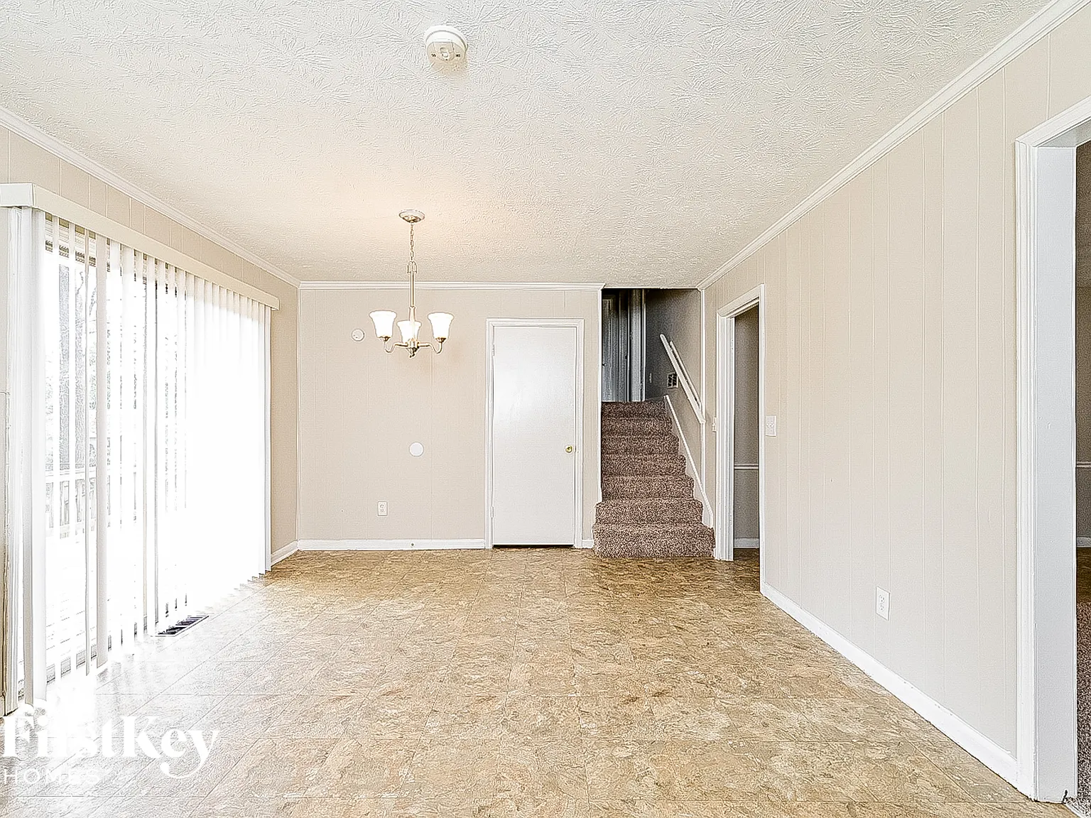 3 bed, 2.0 bath, 1330 sqft, $2,005 — Photo 4
