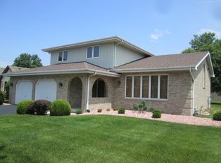 18319 Holland Rd, Lansing, IL 60438