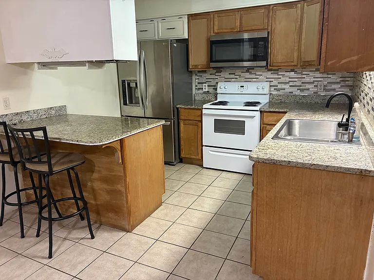 3510 Crestside Dr — Photo 7