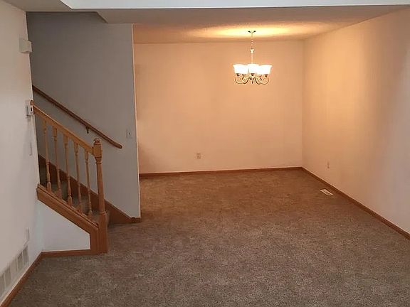 5th image of 8778 Hastings Cir NE
