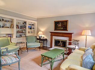 101 Walnut St, Clarendon Hills, IL 60514