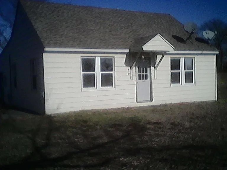 2nd image of 4451 NE 1170th Rd