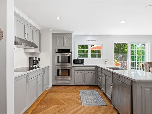 3rd image of 69 Oak Ave