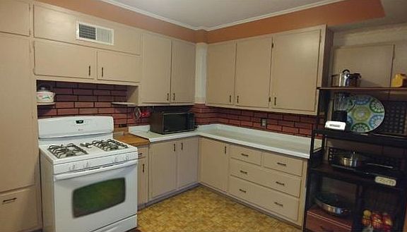 4th image of 1714 Larpenteur Ave E