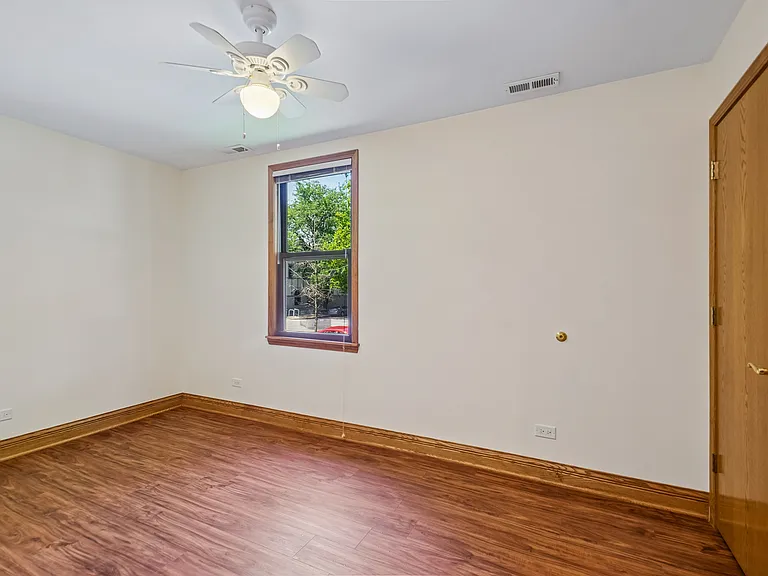 1354 W George St #1 — Photo 8