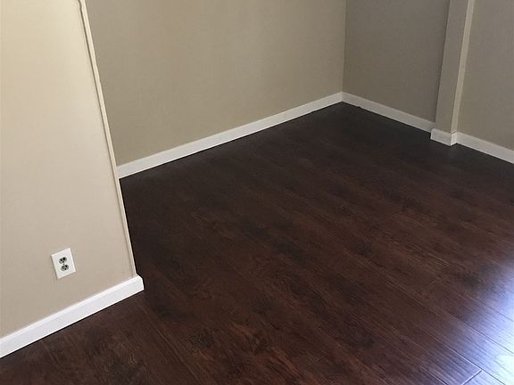 2nd image of 1423 W 106th St
