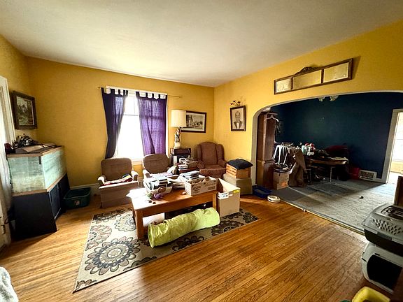 3rd image of 219 W Erie St