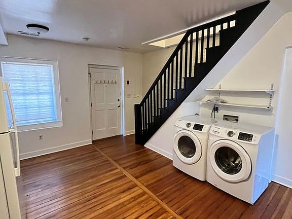 3rd image of 610 Caroline St #A