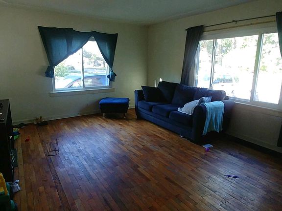 4th image of 354 Dratz St