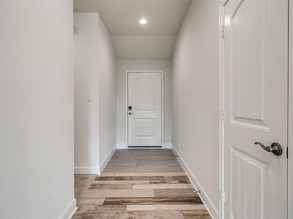 3rd image of 809 Kim Ln
