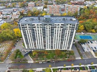 1265 15th St APT 15A, Fort Lee, NJ 07024