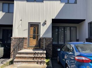 1095 Farm Rd, Secaucus, NJ 07094