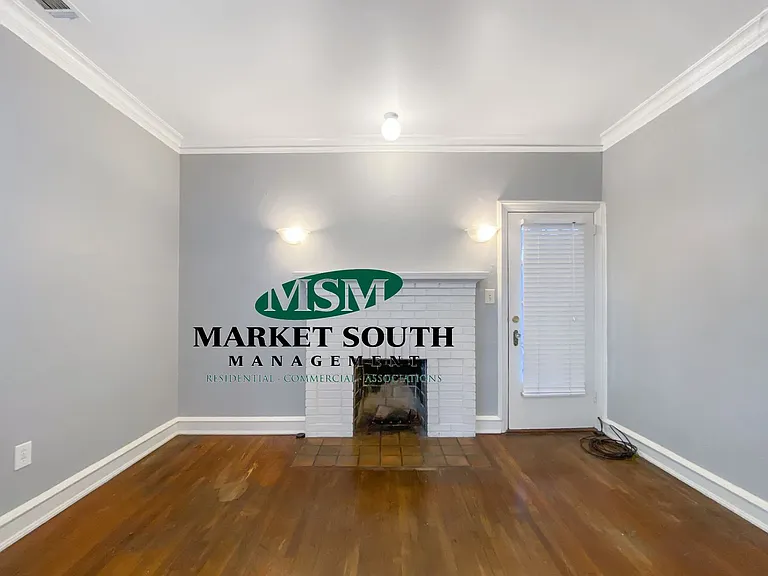 56 E 219 — Photo 12
