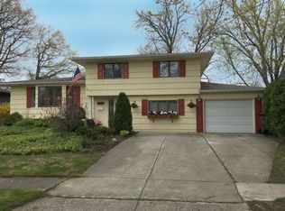 1319 Greenbrier Ln, North Tonawanda, NY 14120