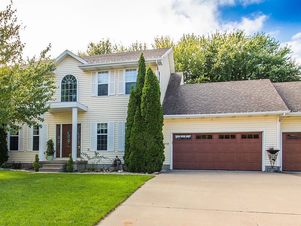 1st image of 1010 SE Brentwood Dr