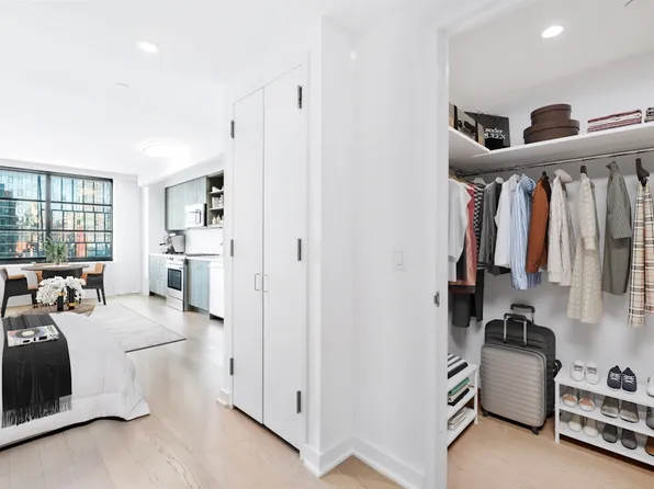 515 West 38th Street image 1 of 19