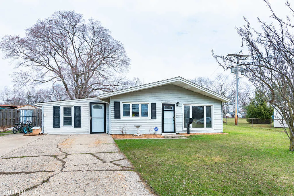 440 Oakwood Rd photo 1