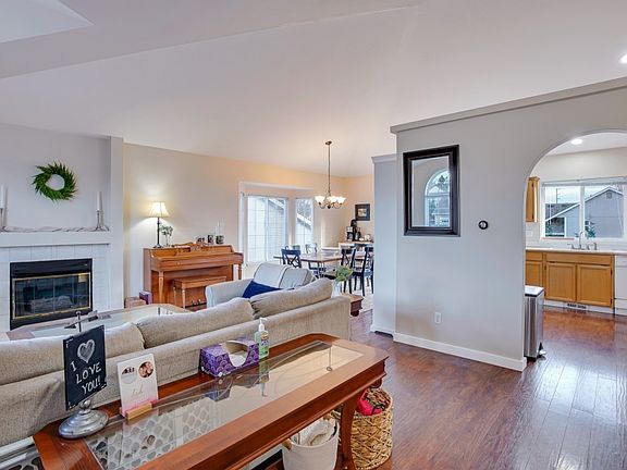 3rd image of 2916 45th St NE