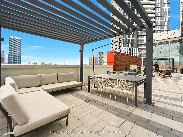 5 Wellington St S #1403 — Photo 32