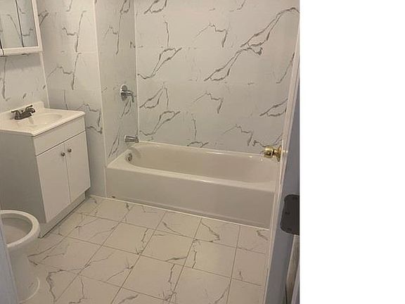 5th image of 2953 Barnes Ave APT 1C