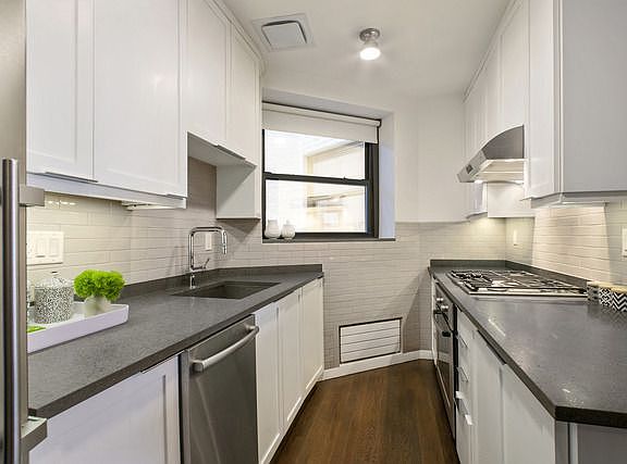 2nd image of 422 W 20th St APT 2C