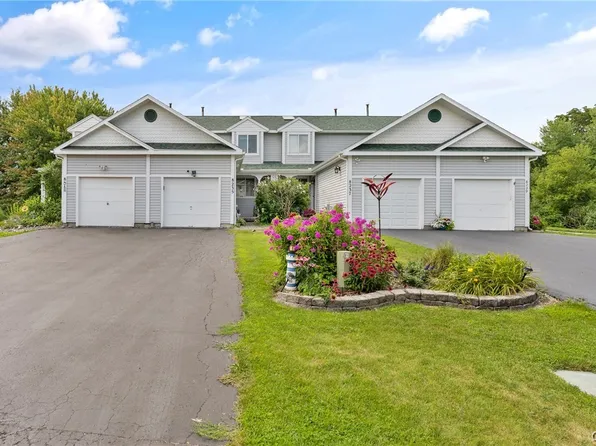 8235 Boatwatch Dr, Baldwinsville, NY 13027