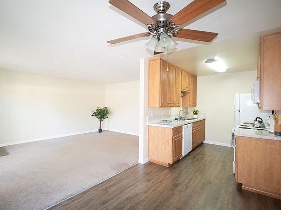 5th image of 9585 Gold Coast Dr #B-1