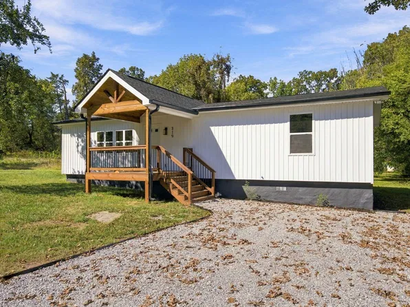 319 Farmland Dr, Rossville, GA 30741