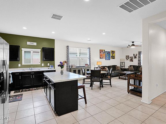 4th image of 1712 W CAMERON Boulevard