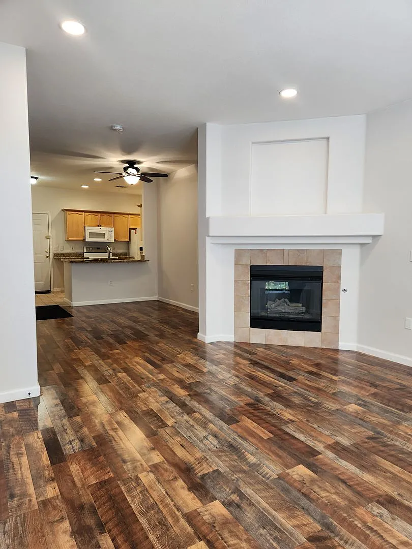 Stylish 2 Bed, 2 Bath Main-Floor Condo Unbeatable Location Near Parker & Quincy! — Photo 2