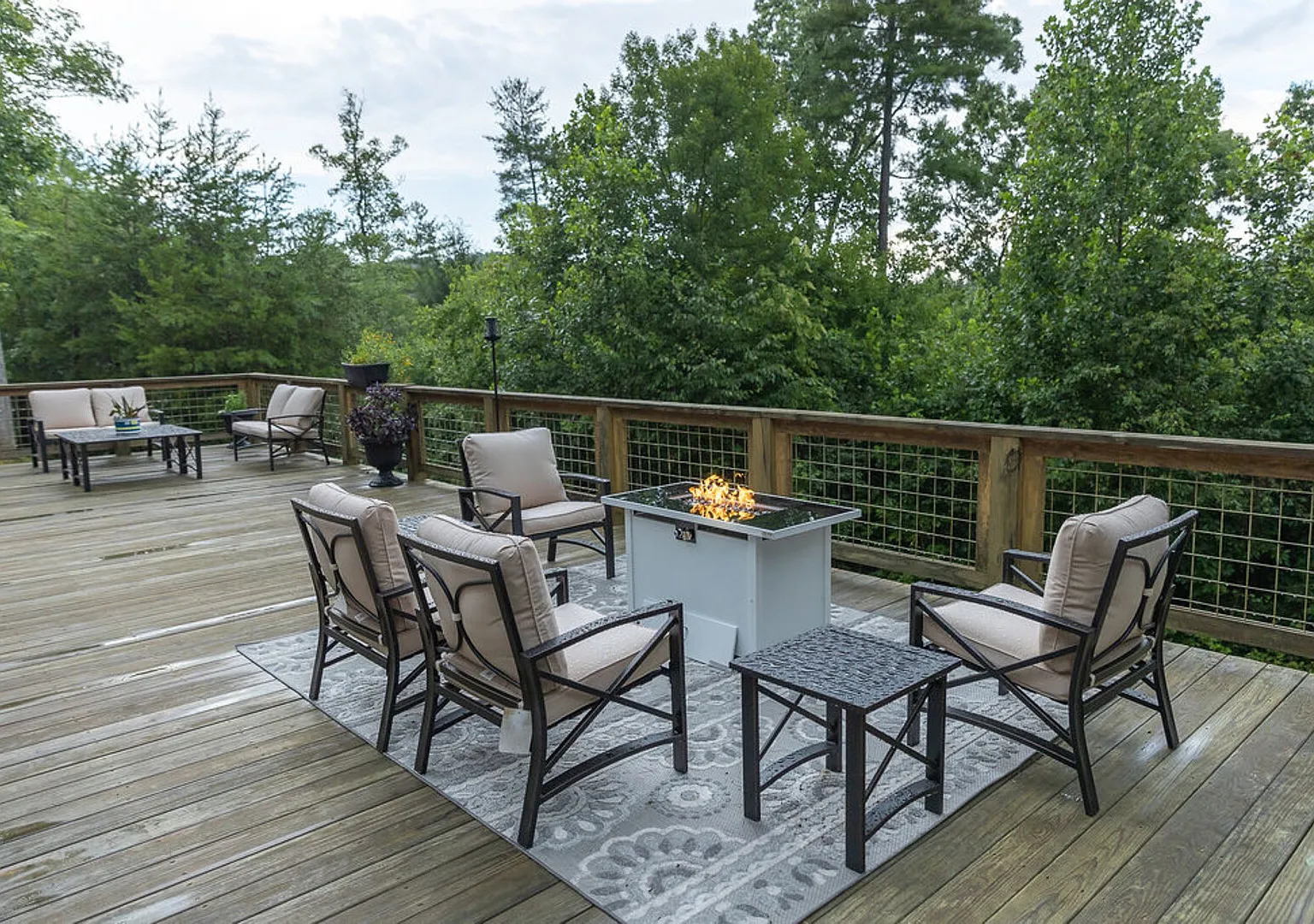 Hilltop House — Photo 1