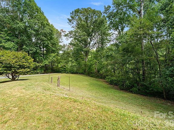 2nd image of 150 Mountain Laurel Ln