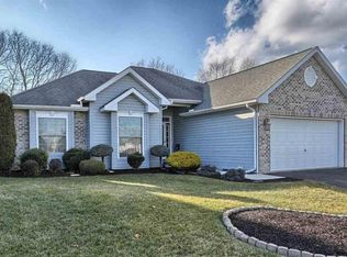 33 Longwood Dr, Mechanicsburg, PA