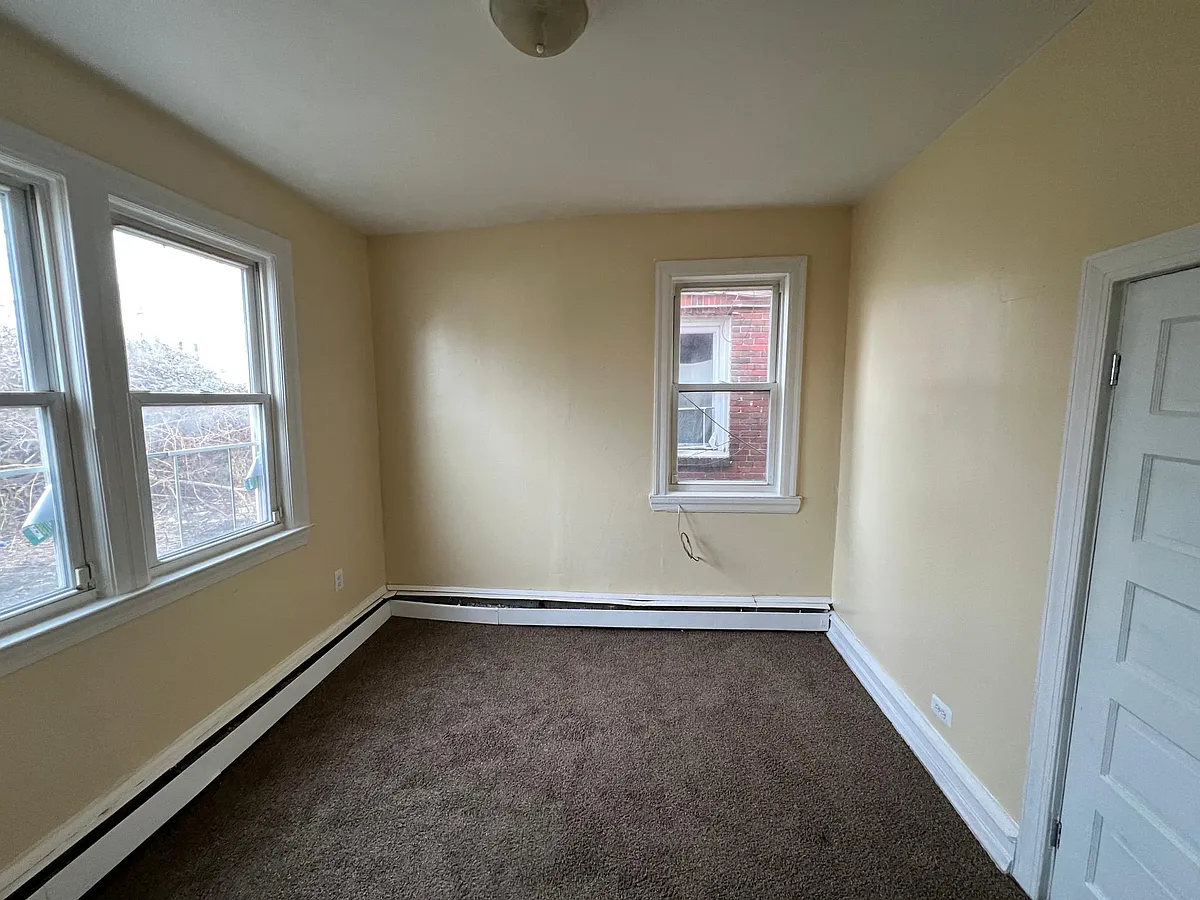 Building Photo - 1925 Blaine Ave #1