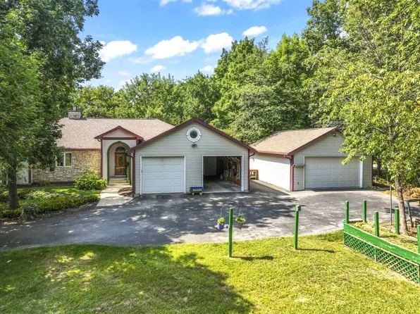 2020 West Orchard WAY, Oak Creek, WI 53154