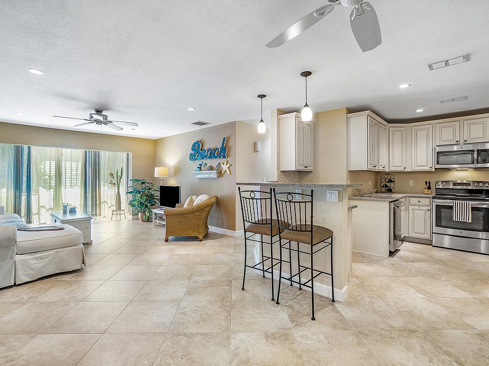 1st image of 315 Venetian Dr APT 7