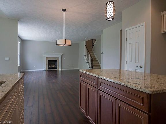 4th image of 32737 Belmont Dr