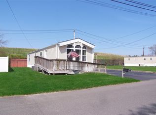 89 Lincoln Ave, Holbrook, NY 11741